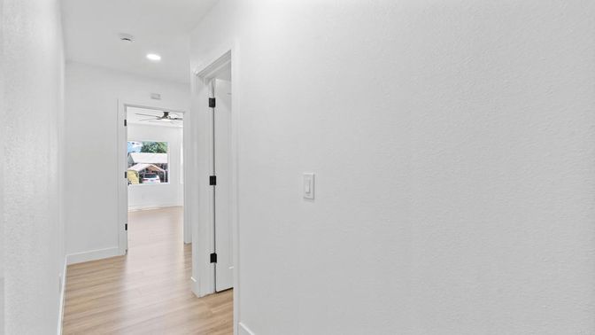 Interior, Recessed Lighting, Wood Texture Flooring