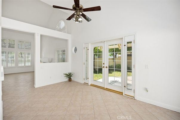 Empty room, Interior
