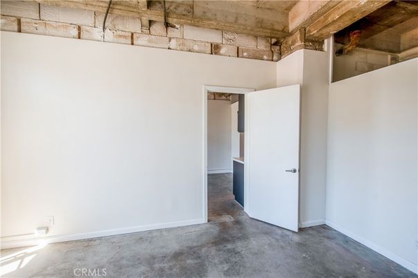 Empty room, Interior