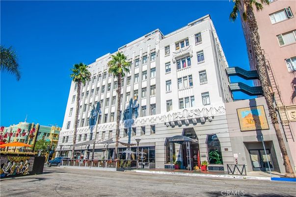 Exterior, Facade, Condo Building