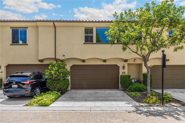 Attached, Exterior, Facade, Mediterranean