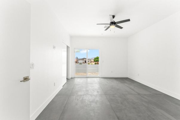 Empty room, Interior
