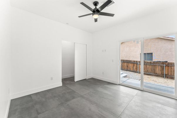 Empty room, Interior