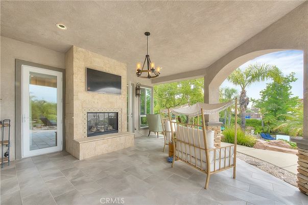 Exterior, Fireplace, Pendant Lights, Recessed Lighting