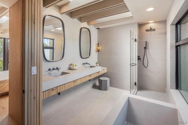 Bathroom, Dual Sink Vanities, Interior, Recessed Lighting