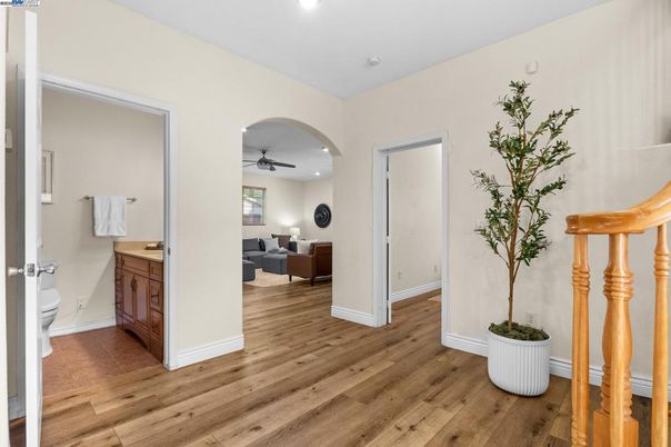 Bathroom, Interior, Living room, Recessed Lighting, Wood Texture Flooring