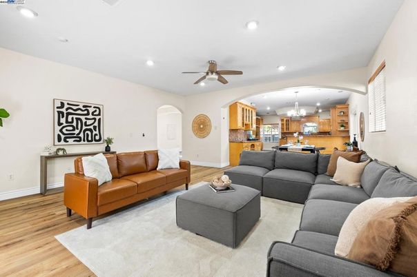 Interior, Kitchen, Living room, Pendant Lights, Recessed Lighting, Wood Texture Flooring