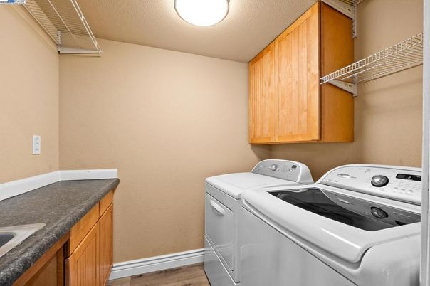 Interior, Washer, Wood Texture Flooring