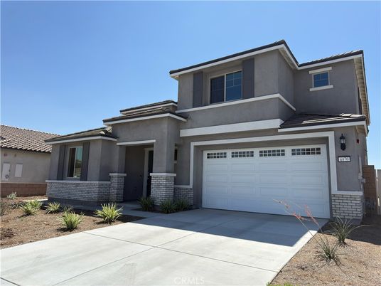 Attached, Exterior, Facade, Mediterranean