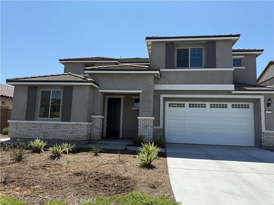 Attached, Exterior, Facade, Mediterranean