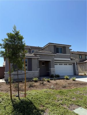 Attached, Exterior, Facade, Modern