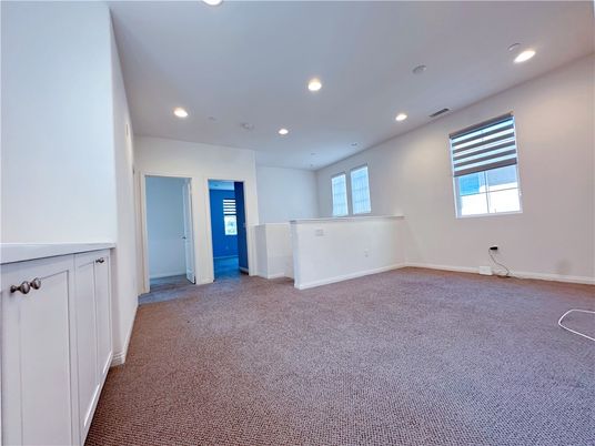 Empty room, Interior, Recessed Lighting