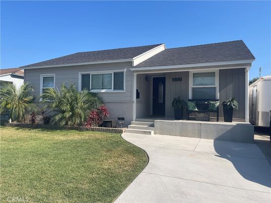 Backyard, Exterior, Facade, Ranch