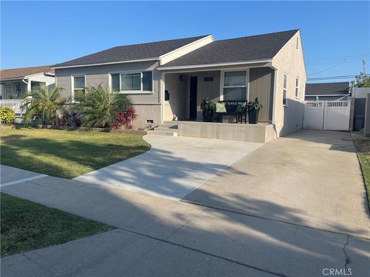 Backyard, Exterior, Facade, Ranch