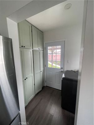 Interior, Washer, Wood Texture Flooring