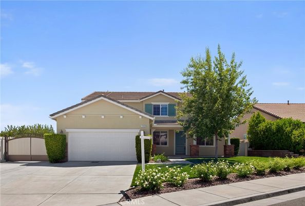Attached, Exterior, Facade, American Craftsman