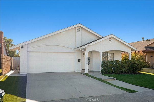 Attached, Exterior, Facade, Ranch