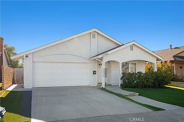 Attached, Exterior, Facade, Ranch