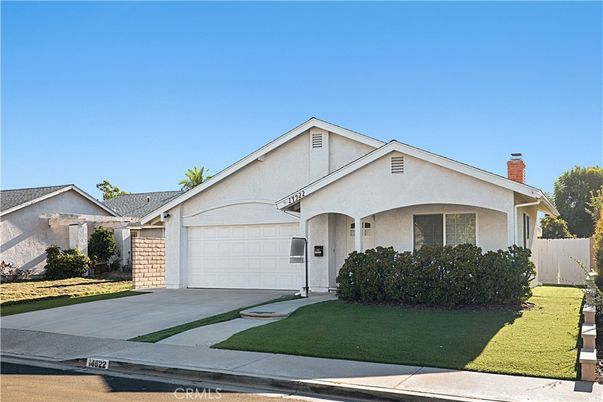 Attached, Exterior, Facade, Ranch