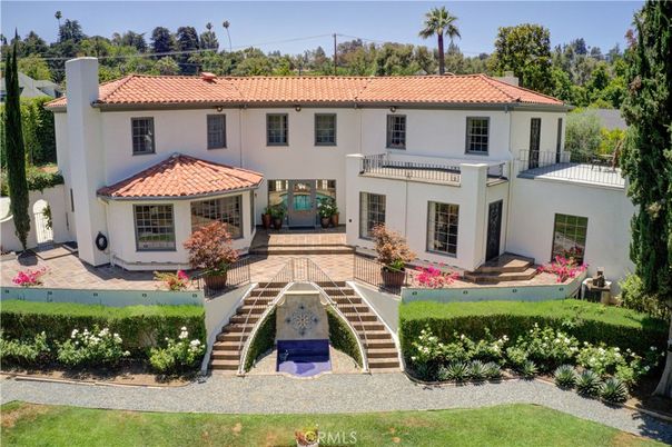 Backyard, Exterior, Facade, Mediterranean