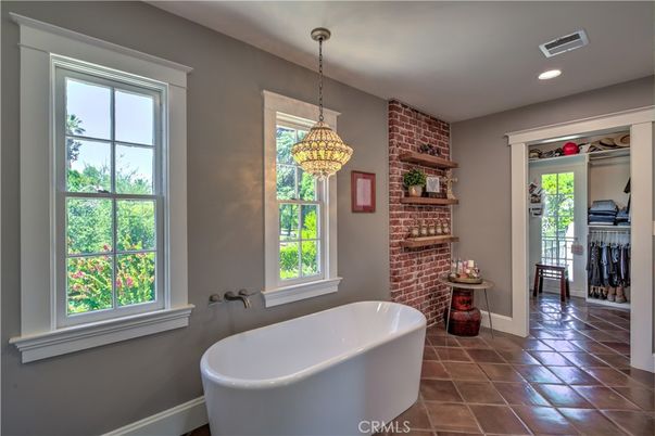 Bathroom, Free Standing Baths, Interior, Pendant Lights, Recessed Lighting, Stone Walls