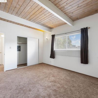 Empty room, Interior, Wooden Ceilings