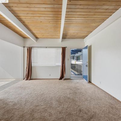 Empty room, Interior, Wooden Ceilings