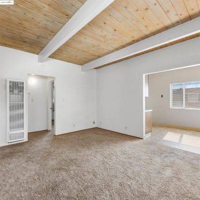 Empty room, Interior, Wooden Beams, Wooden Ceilings