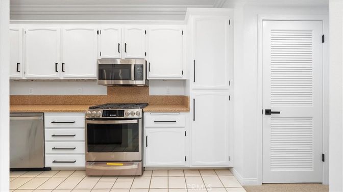 Interior, Kitchen, Stainless Steel Appliances