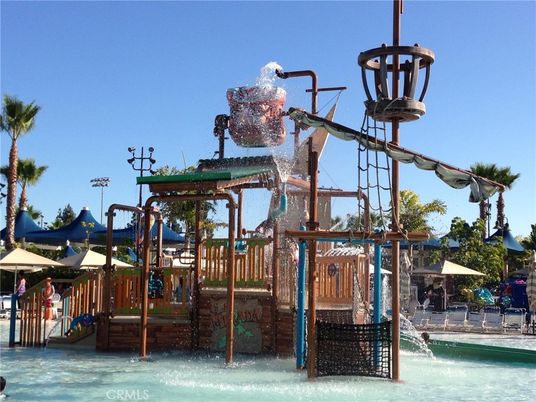 Exterior, Playground, Pool