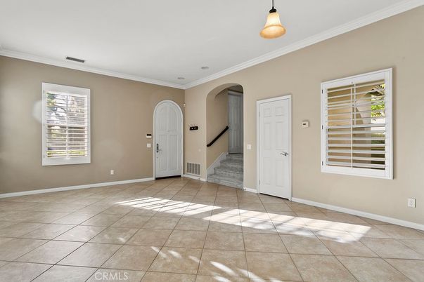 Empty room, Interior, Pendant Lights