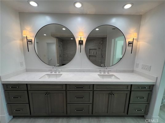 Bathroom, Dual Sink Vanities, Interior, Recessed Lighting