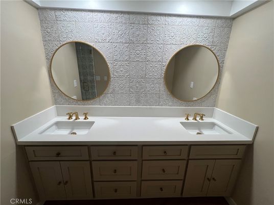 Bathroom, Dual Sink Vanities, Interior