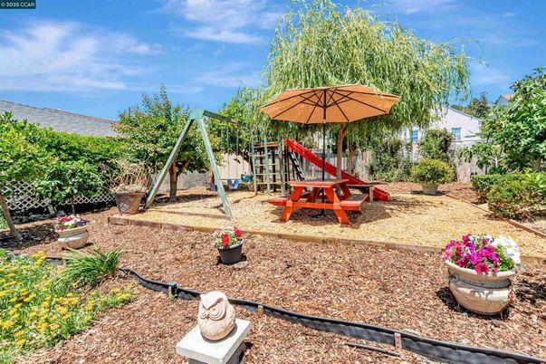 Backyard, Exterior, Playground