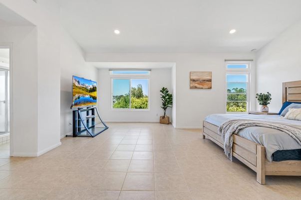 Bedroom, Interior, Recessed Lighting, Water