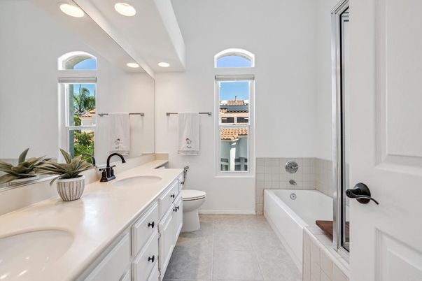 Bathroom, Dual Sink Vanities, Interior, Recessed Lighting