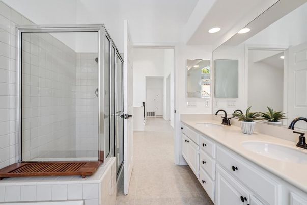 Bathroom, Dual Sink Vanities, Interior, Recessed Lighting