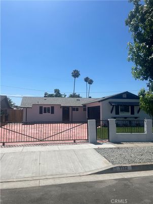 Exterior, Facade, Ranch
