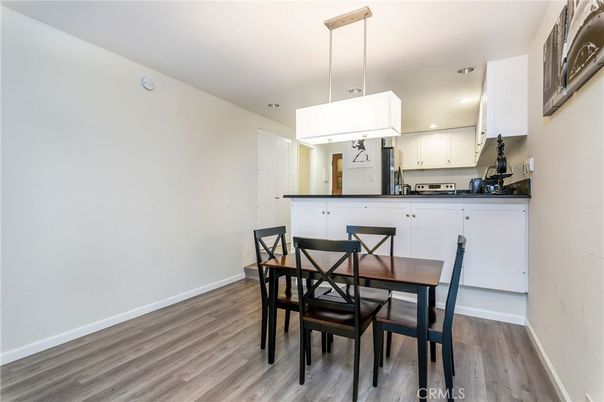 Dining room, Interior, Kitchen, Pendant Lights, Recessed Lighting, Wood Texture Flooring
