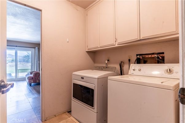 Interior, Washer, Wood Texture Flooring
