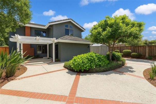 Attached, Backyard, Exterior, Facade, Modern