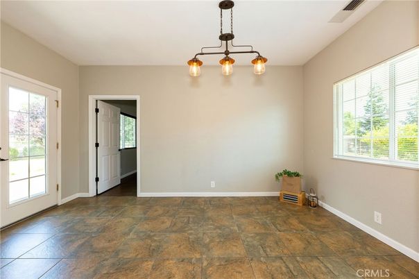 Empty room, Interior, Pendant Lights