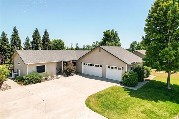 Attached, Exterior, Facade, Ranch