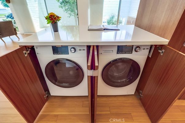 Interior, Utility Closets, Washer, Wood Texture Flooring