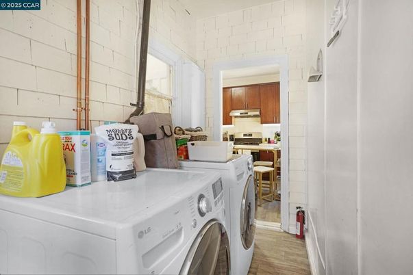 Interior, Washer, Wood Texture Flooring