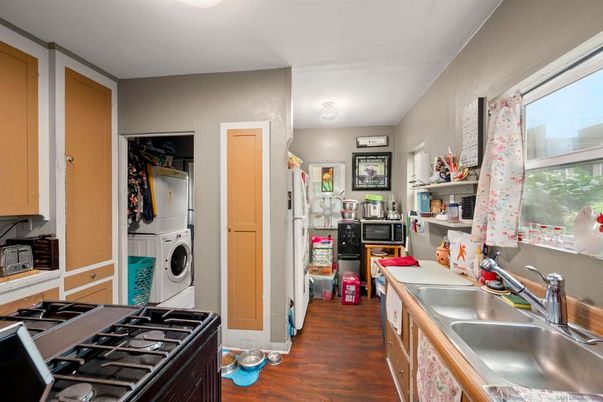 Interior, Kitchen, Utility Closets, Washer, Wood Texture Flooring