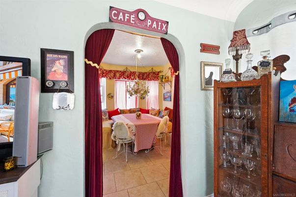Dining room, Interior