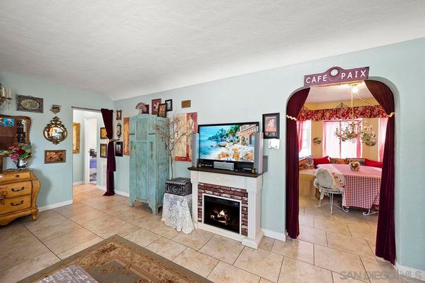 Dining room, Fireplace, Interior