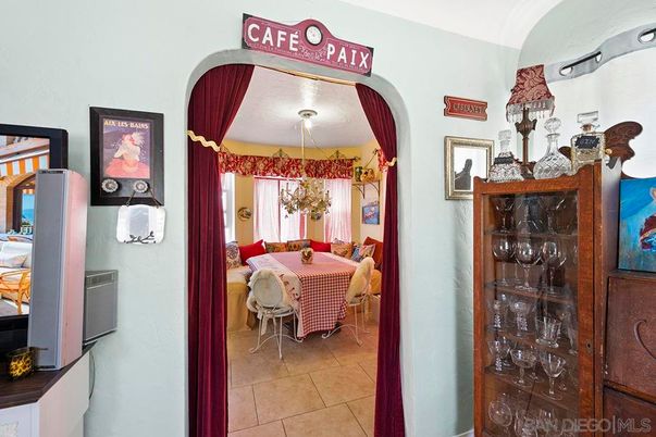 Dining room, Interior