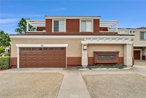 Attached, Exterior, Facade, Modern